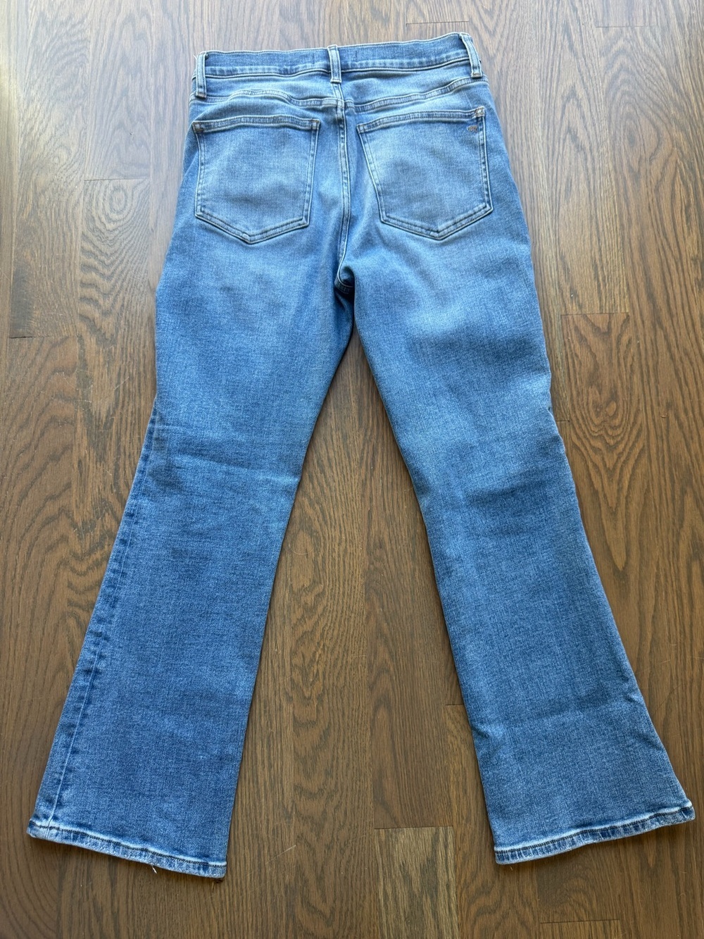Madewell Mid Rise Kick out
Women's Boot Cut Kick Flare Jeans
Sz 28 - Picture 9 of 9